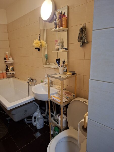 Timpuri Noi adiacent, bloc reabilitat,